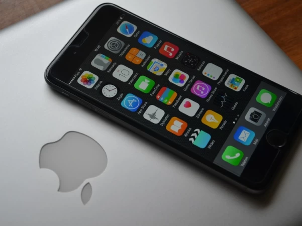 Develop iPhone Apps with Zero Experience: iOS App Development 2020