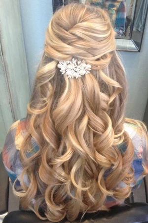 Ideas for Loose Prom Hairstyles with Curls