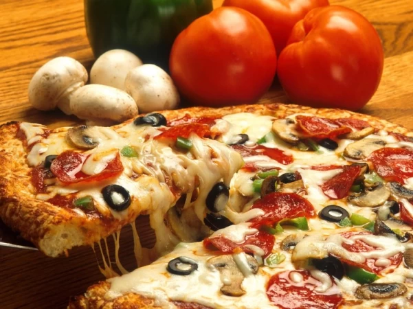 Calories facts in cheese pizza slice