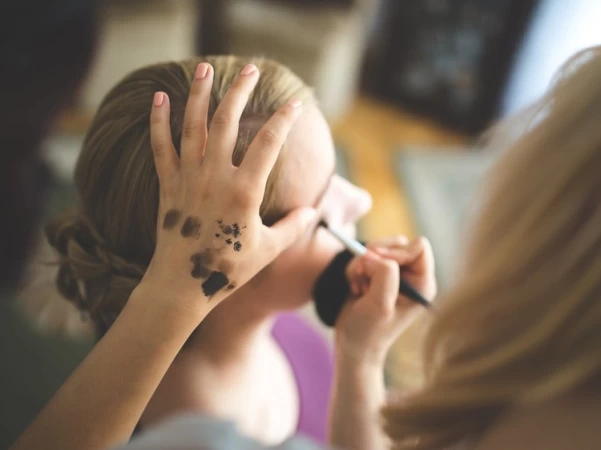 Different Types of Makeup Courses and Choosing the Right One